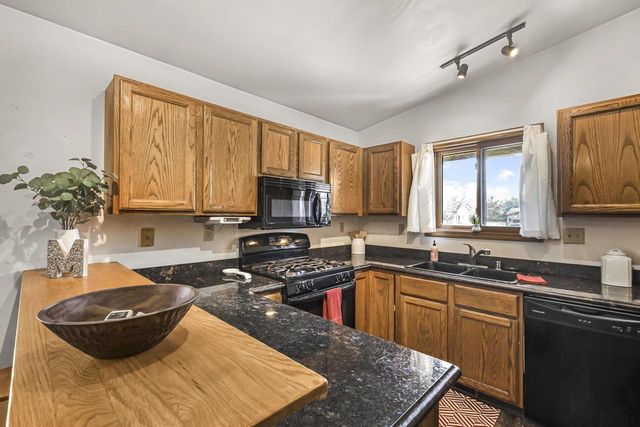 305 Meadow Lane, Poynette, WI 53955