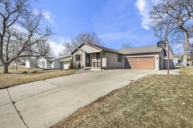 305 Meadow Lane, Poynette, WI 53955