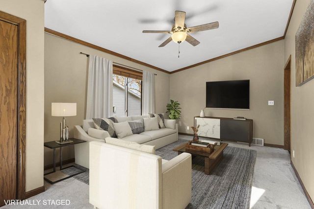 305 Meadow Lane, Poynette, WI 53955