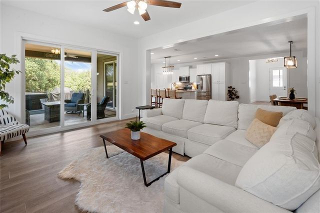 21203 Kiowa CV, Lago Vista, TX 78645