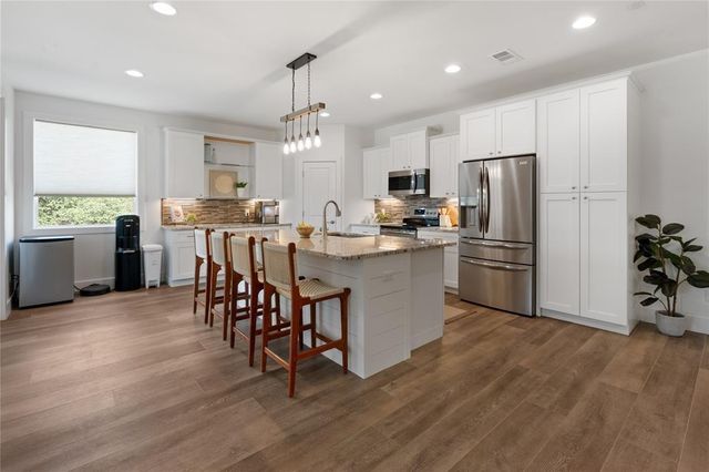 21203 Kiowa CV, Lago Vista, TX 78645
