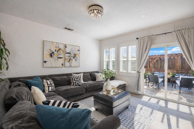 113 S Pacifico St, Mountain House, CA 95391