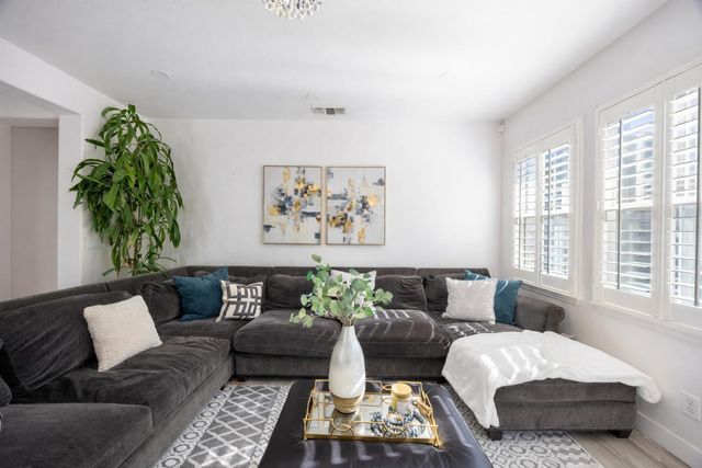 113 S Pacifico St, Mountain House, CA 95391