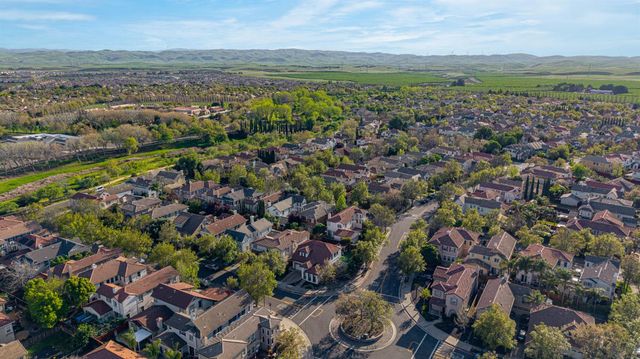 113 S Pacifico St, Mountain House, CA 95391