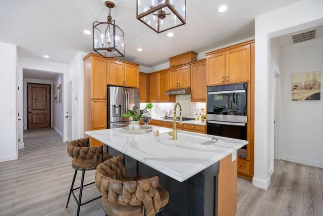 113 S Pacifico St, Mountain House, CA 95391