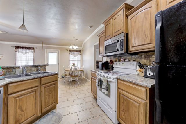 520 E Juniper Lane, Mustang, OK 73064