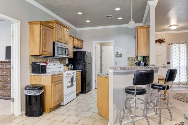 520 E Juniper Lane, Mustang, OK 73064