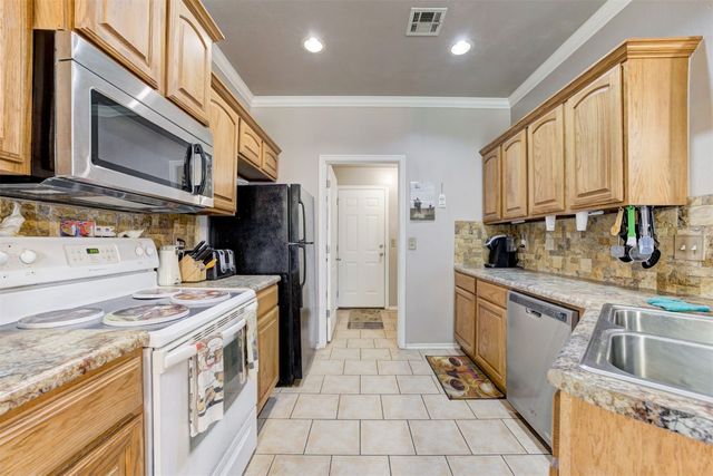 520 E Juniper Lane, Mustang, OK 73064