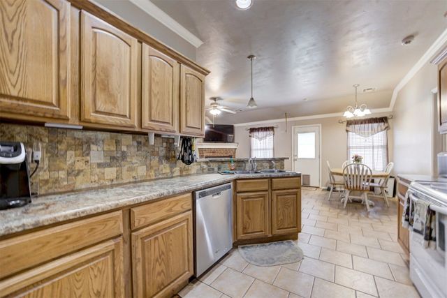 520 E Juniper Lane, Mustang, OK 73064