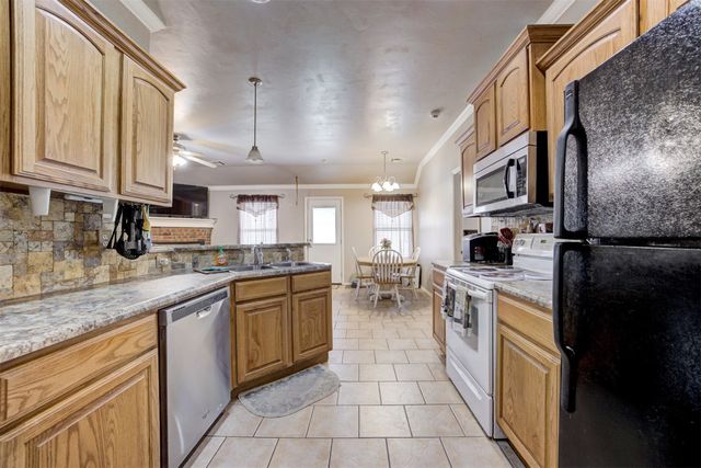 520 E Juniper Lane, Mustang, OK 73064