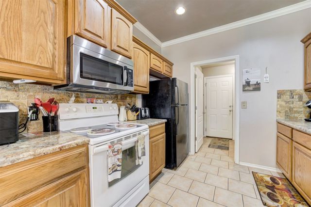 520 E Juniper Lane, Mustang, OK 73064