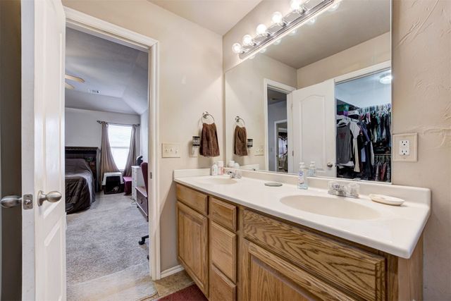 520 E Juniper Lane, Mustang, OK 73064