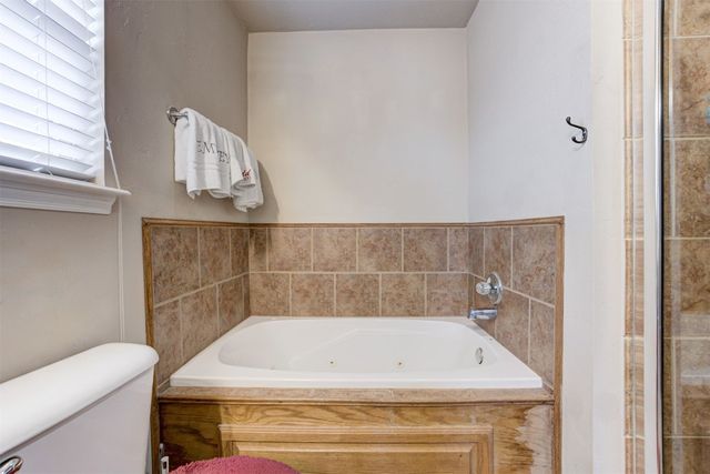 520 E Juniper Lane, Mustang, OK 73064