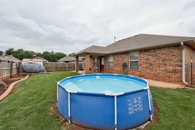 520 E Juniper Lane, Mustang, OK 73064