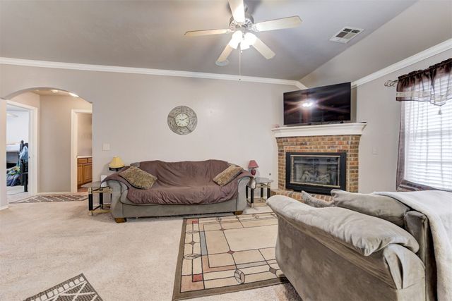 520 E Juniper Lane, Mustang, OK 73064