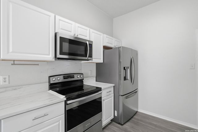 8426 MAPLE RIDGE DR, San Antonio, TX 78239