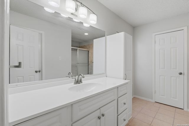 8426 MAPLE RIDGE DR, San Antonio, TX 78239