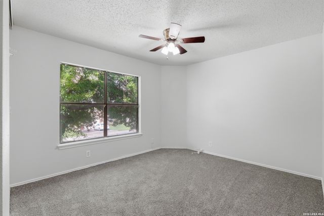 8426 MAPLE RIDGE DR, San Antonio, TX 78239