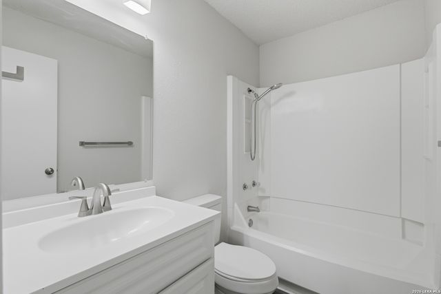 8426 MAPLE RIDGE DR, San Antonio, TX 78239