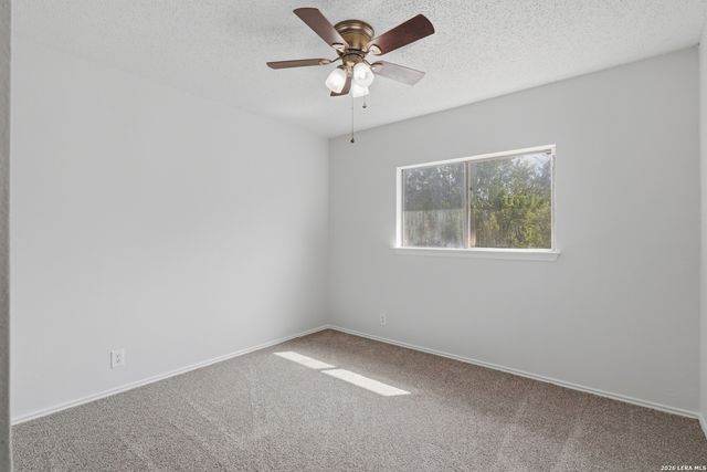8426 MAPLE RIDGE DR, San Antonio, TX 78239