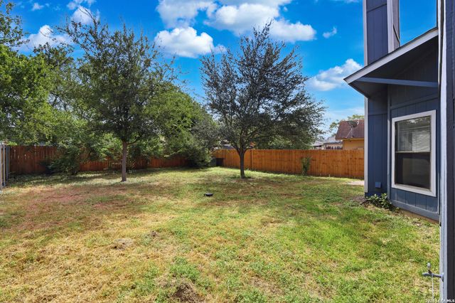8426 MAPLE RIDGE DR, San Antonio, TX 78239