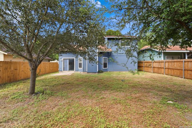 8426 MAPLE RIDGE DR, San Antonio, TX 78239