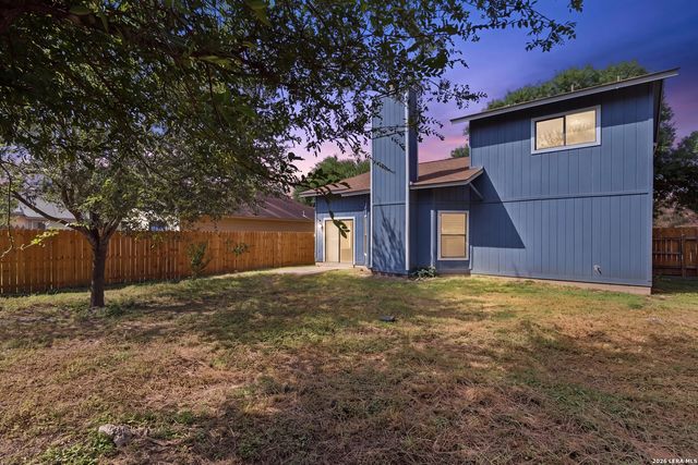 8426 MAPLE RIDGE DR, San Antonio, TX 78239