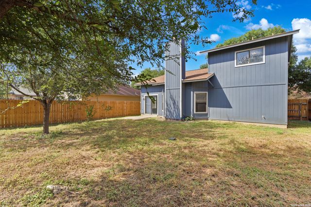 8426 MAPLE RIDGE DR, San Antonio, TX 78239