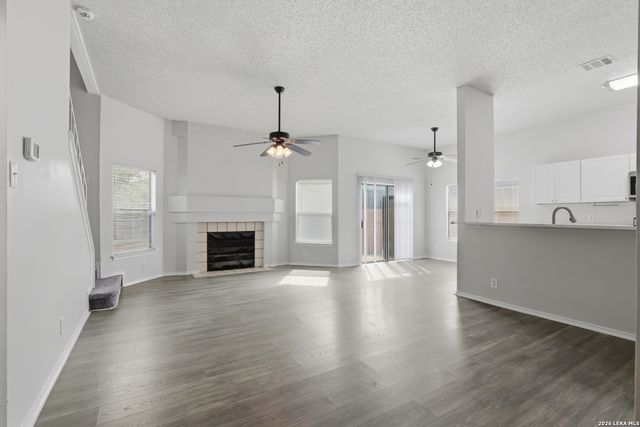 8426 MAPLE RIDGE DR, San Antonio, TX 78239