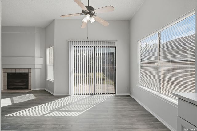8426 MAPLE RIDGE DR, San Antonio, TX 78239