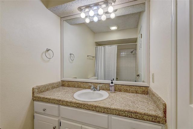 841 N Robinson Avenue, Oklahoma City, OK 73170