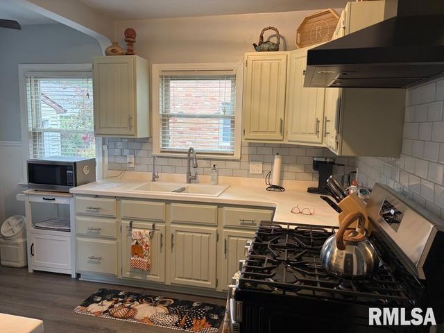 2511 SHERMAN Avenue, Peoria, IL 61604