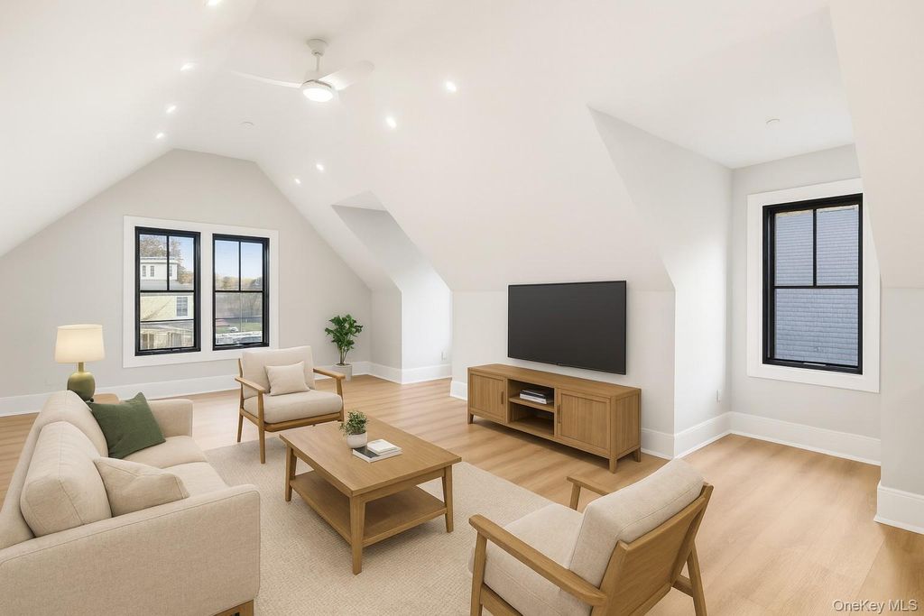 34 Clinton Avenue 10, Dobbs Ferry, NY 10522