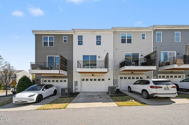 713 Peakland Place, Raleigh, NC 27604