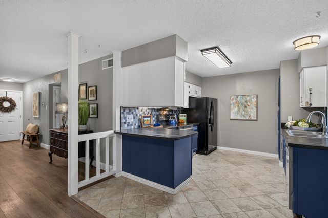3108 Woodbridge Drive, Bedford, TX 76021