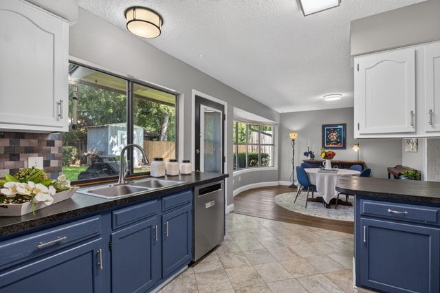 3108 Woodbridge Drive, Bedford, TX 76021