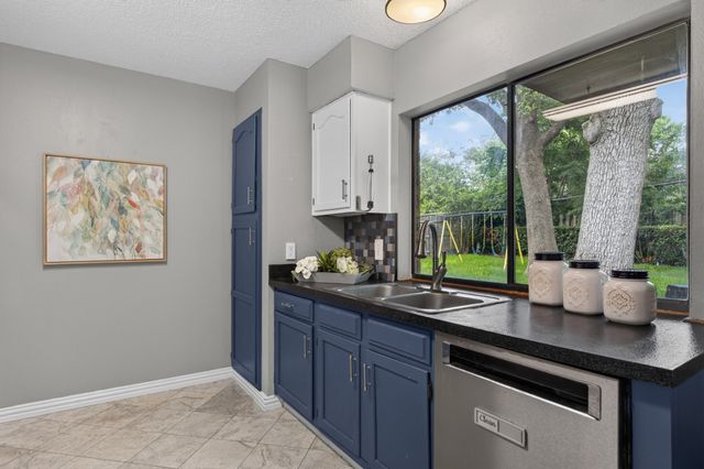 3108 Woodbridge Drive, Bedford, TX 76021