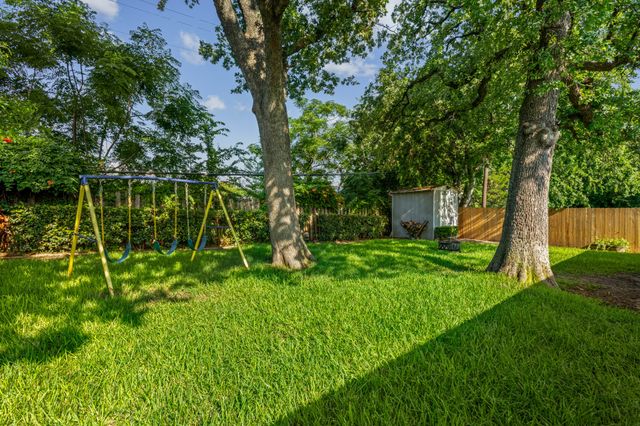3108 Woodbridge Drive, Bedford, TX 76021