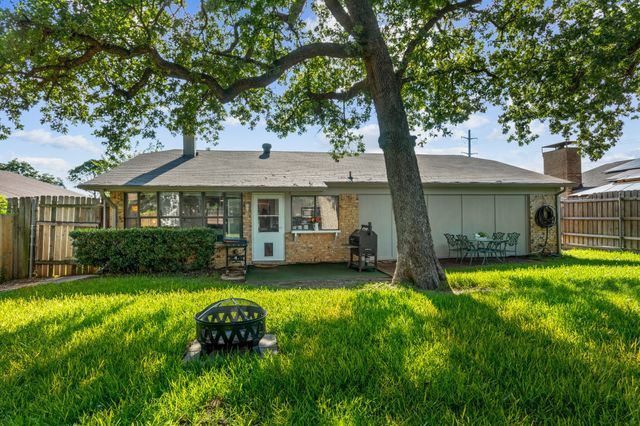 3108 Woodbridge Drive, Bedford, TX 76021