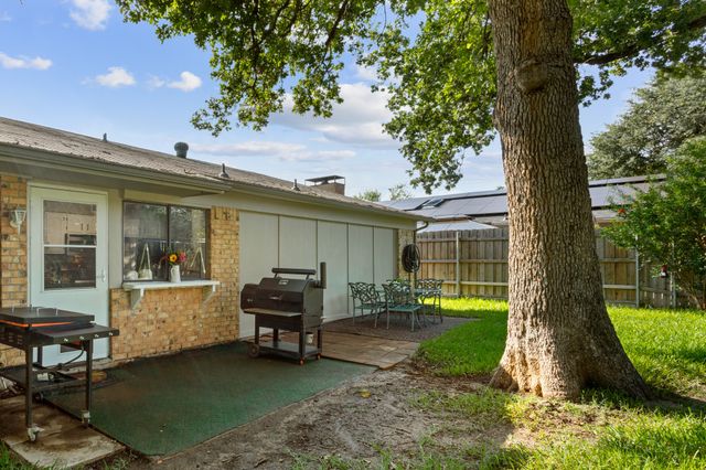 3108 Woodbridge Drive, Bedford, TX 76021
