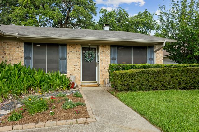 3108 Woodbridge Drive, Bedford, TX 76021