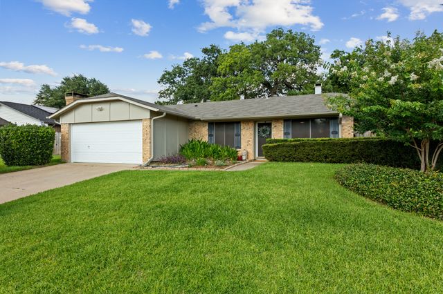 3108 Woodbridge Drive, Bedford, TX 76021