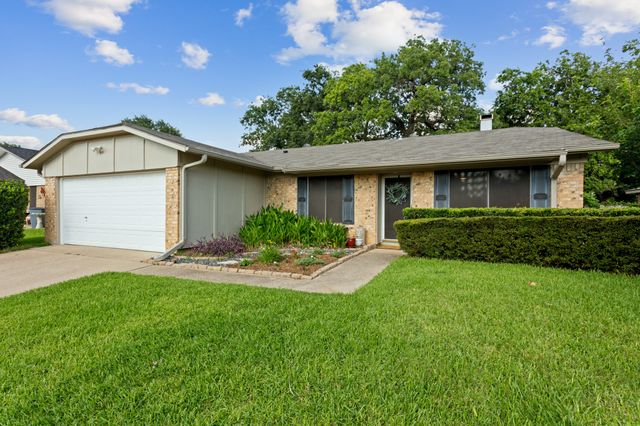 3108 Woodbridge Drive, Bedford, TX 76021