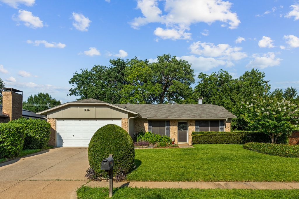 3108 Woodbridge Drive, Bedford, TX 76021