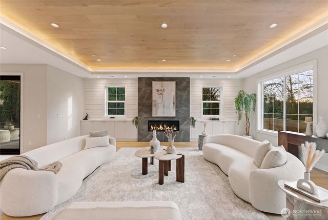 12811 SE 44th Place, Bellevue, WA 98006