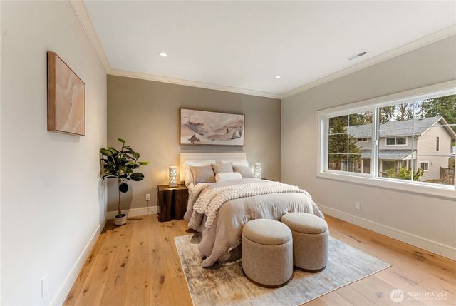 12811 SE 44th Place, Bellevue, WA 98006