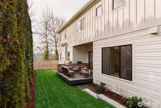 12811 SE 44th Place, Bellevue, WA 98006