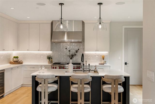 12811 SE 44th Place, Bellevue, WA 98006