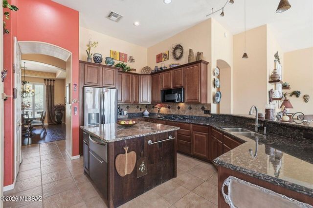5885 W Clear Brook Lane, Marana, AZ 85658