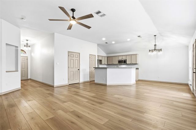 1020 Hannah Street, Burleson, TX 76028